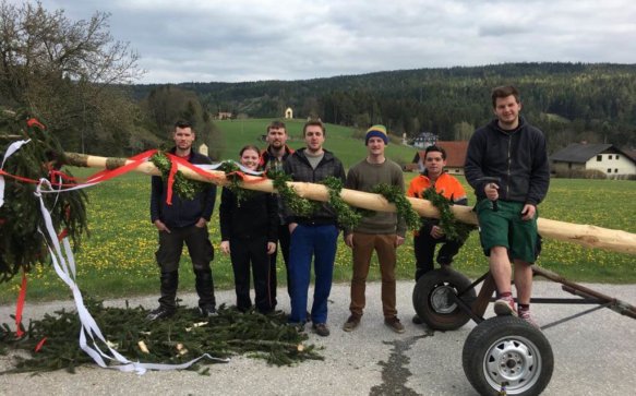 Maibaumaufstellen der Landjugend Miesenbach