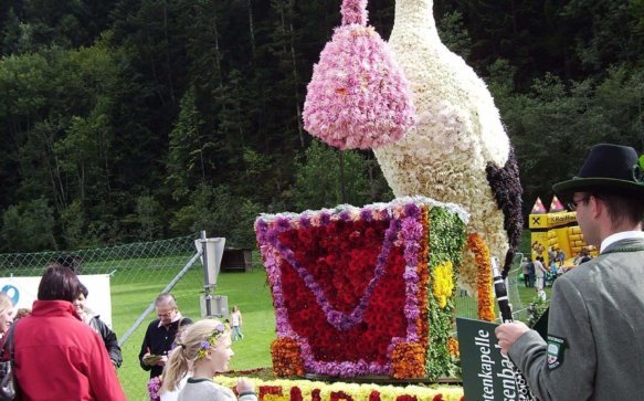 Wir sind dabei: Miesenbach am Blumenkorso 2017