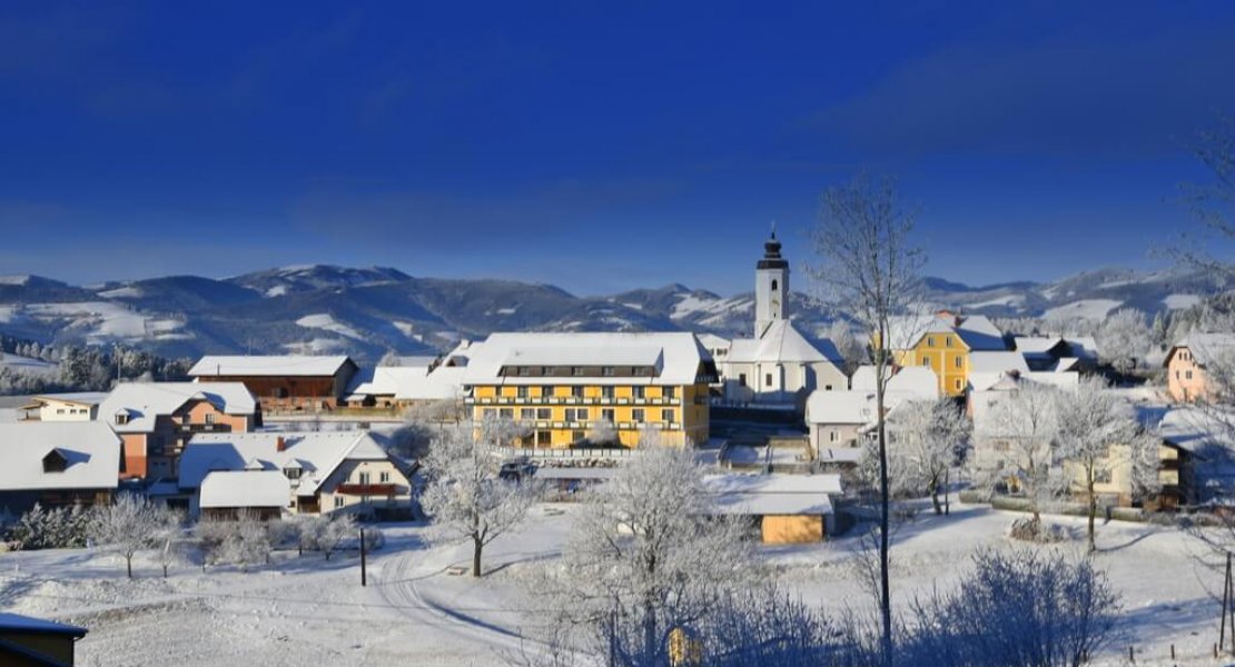 Miesenbach im Winter Dorfkern