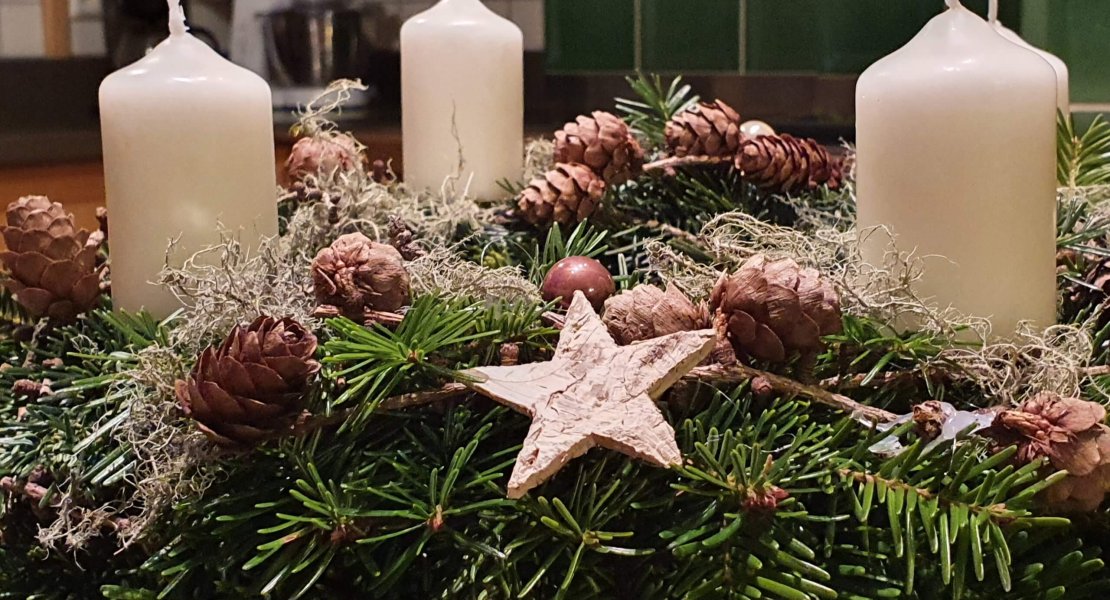 Gemeinsames Adventkranzbinden