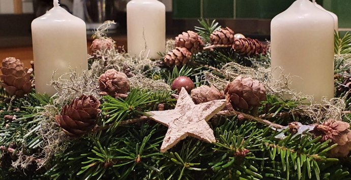 Gemeinsames Adventkranzbinden